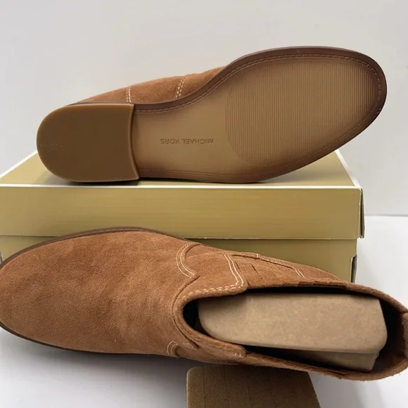 MICHAEL KORS ELLA FLAT BOOTIE SUEDE
49F4ELFE5S
LUGGAGE - Picture 3 of 16